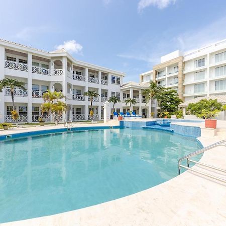 Grand Colony Island Villas San Pedro  Exterior photo