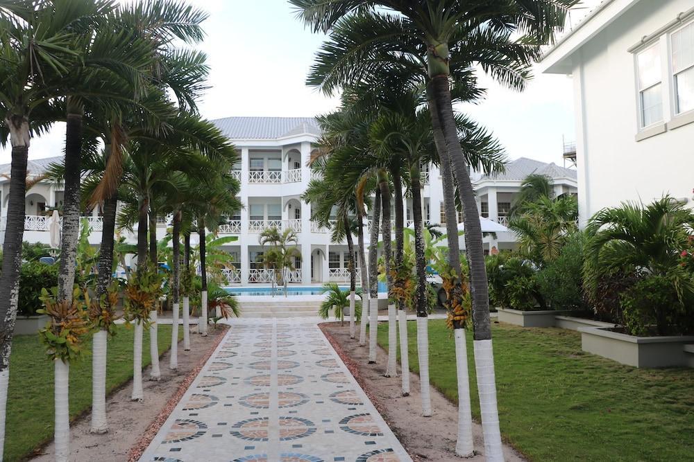 Grand Colony Island Villas San Pedro  Exterior photo