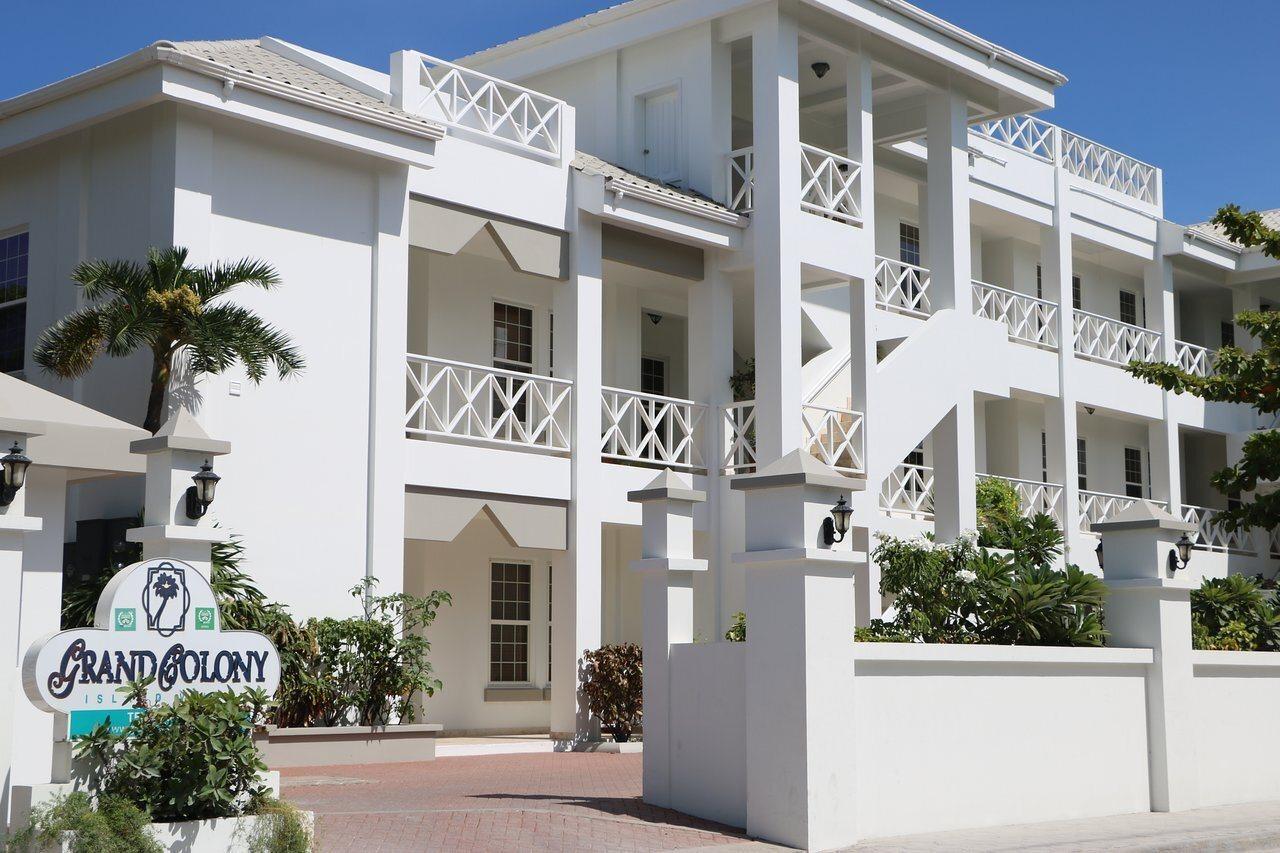 Grand Colony Island Villas San Pedro  Exterior photo