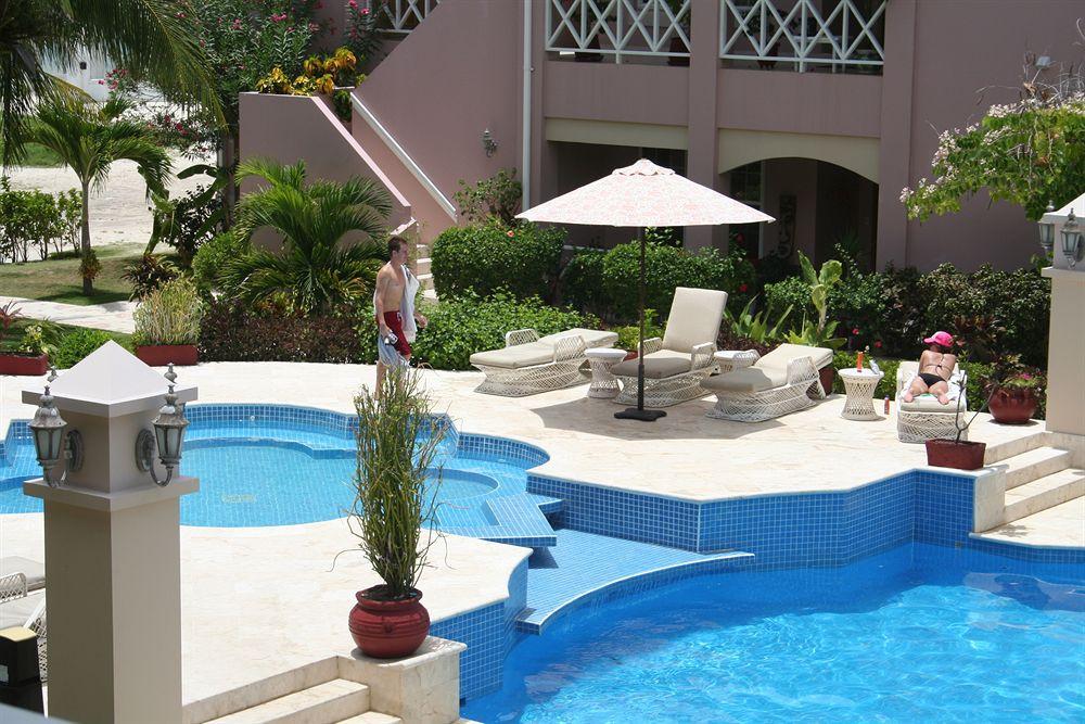 Grand Colony Island Villas San Pedro  Exterior photo