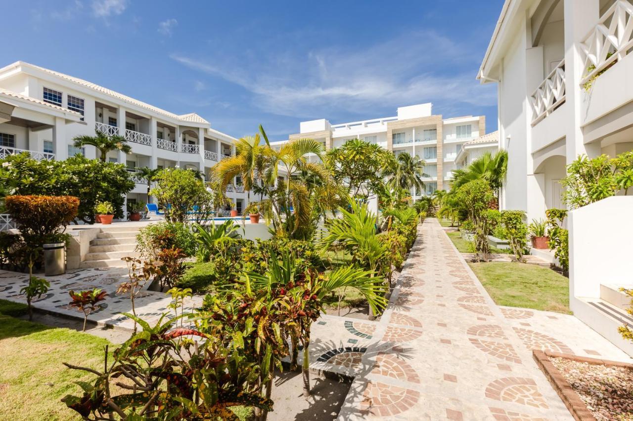 Grand Colony Island Villas San Pedro  Exterior photo