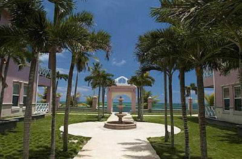 Grand Colony Island Villas San Pedro  Exterior photo