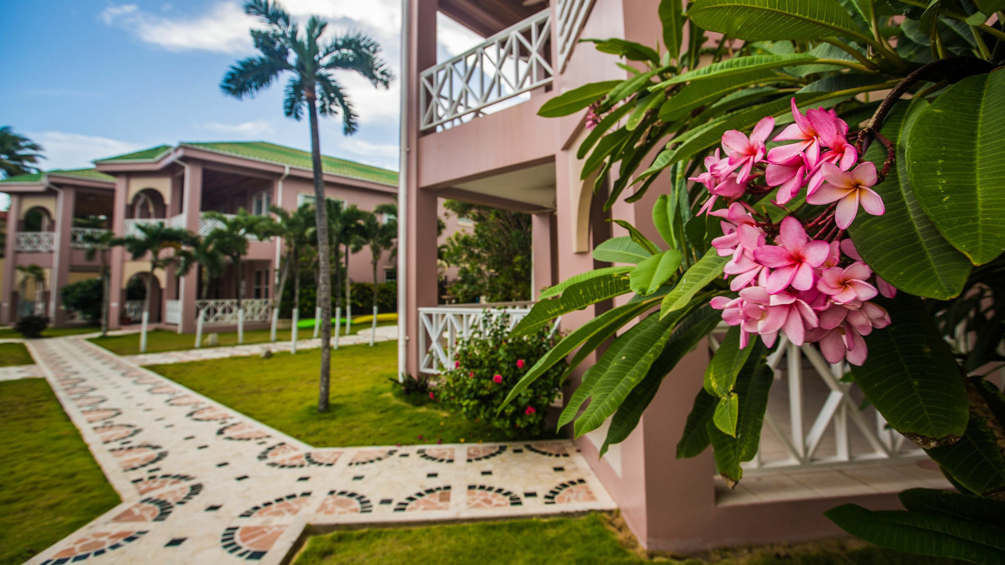 Grand Colony Island Villas San Pedro  Exterior photo