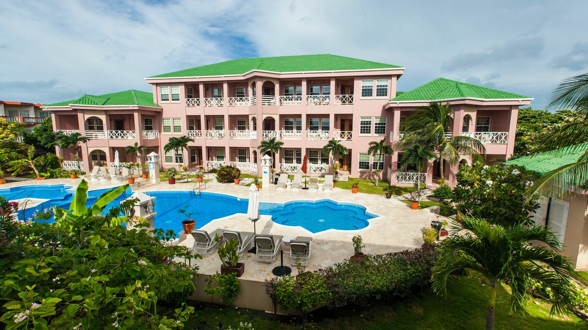Grand Colony Island Villas San Pedro  Exterior photo