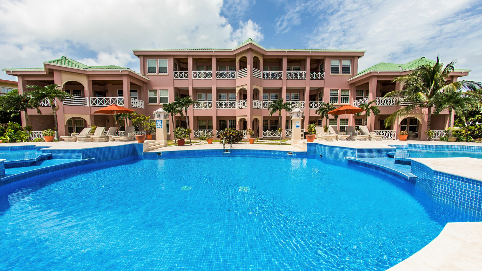 Grand Colony Island Villas San Pedro  Exterior photo