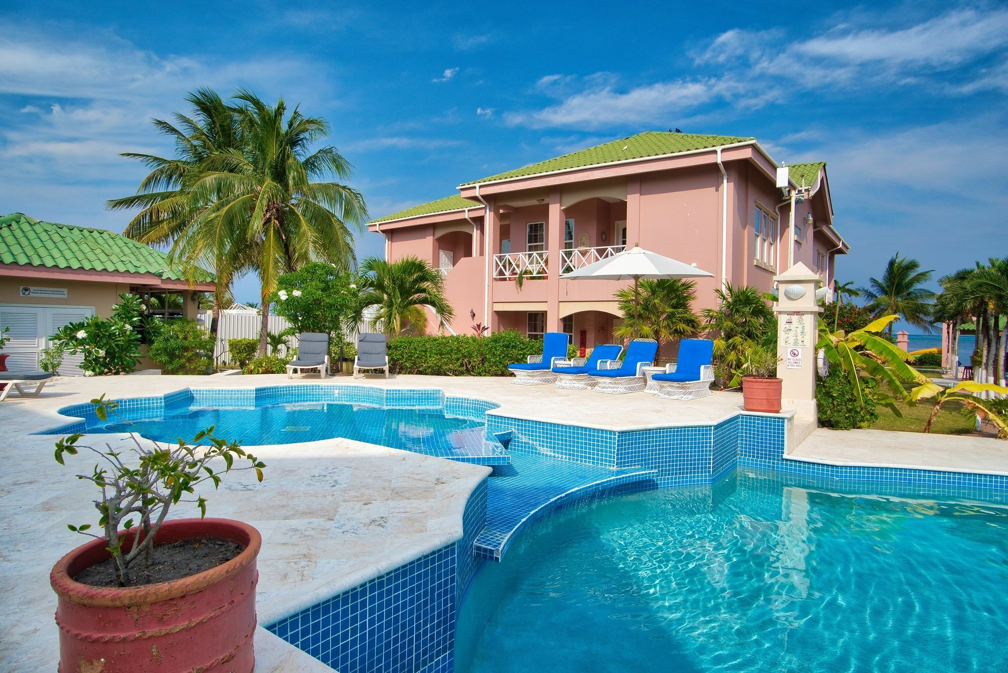 Grand Colony Island Villas San Pedro  Exterior photo